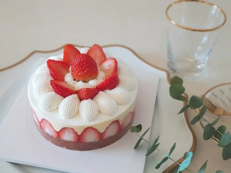 how to bake strawberry cake