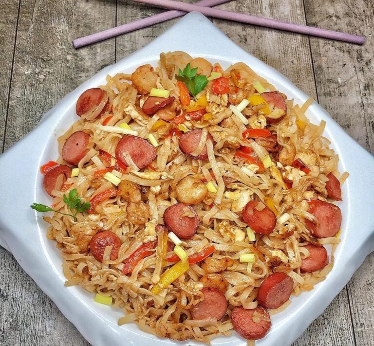 Rice Noodles with Sausage & Prawns Recipe