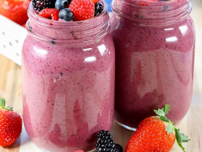 mixed berries smoothie 