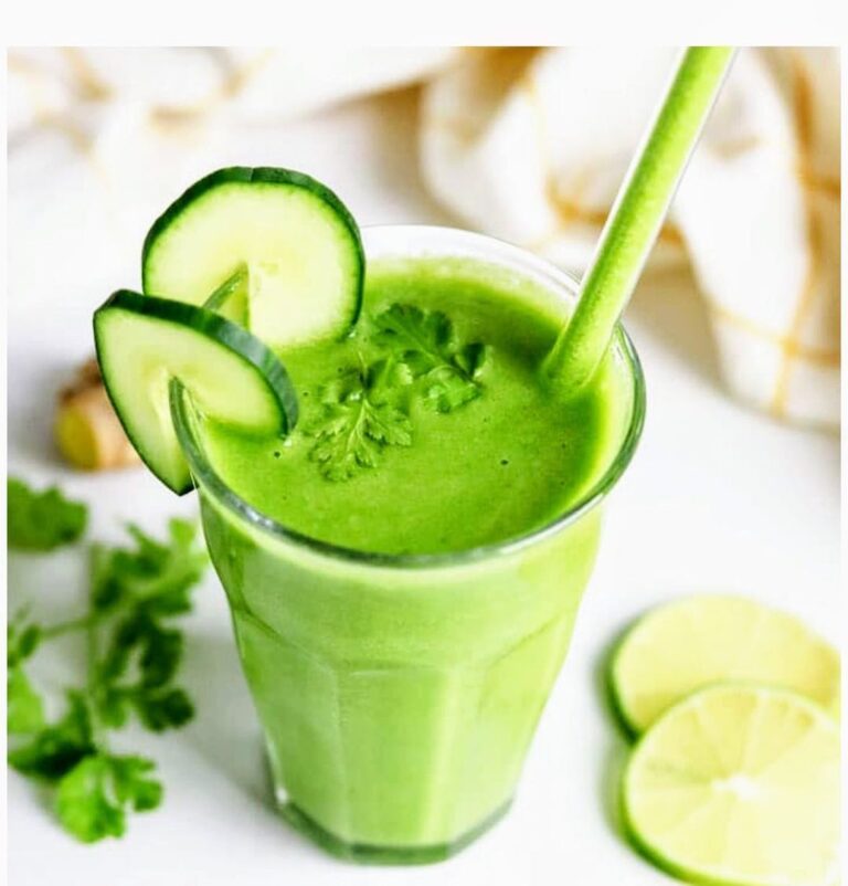 Healthy green vegetable detox juice recipe